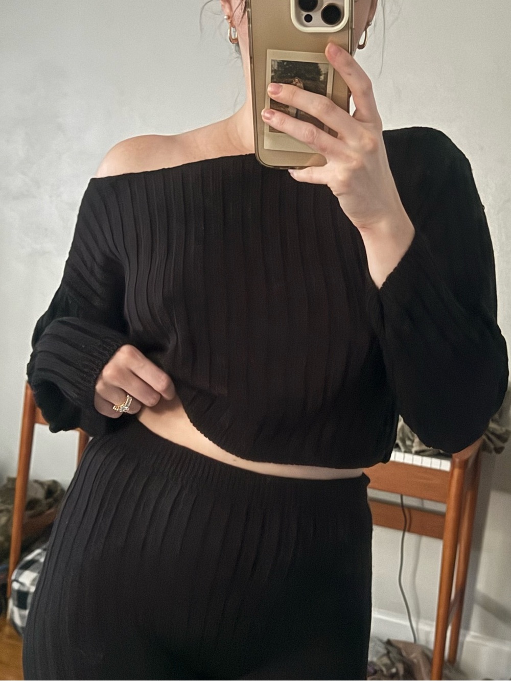 Off-Shoulder Ribbed Knit Set - Picture 3 of 5